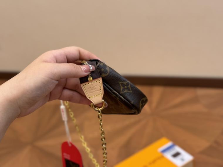 LV POCHETTE cowskin leather monogram bag