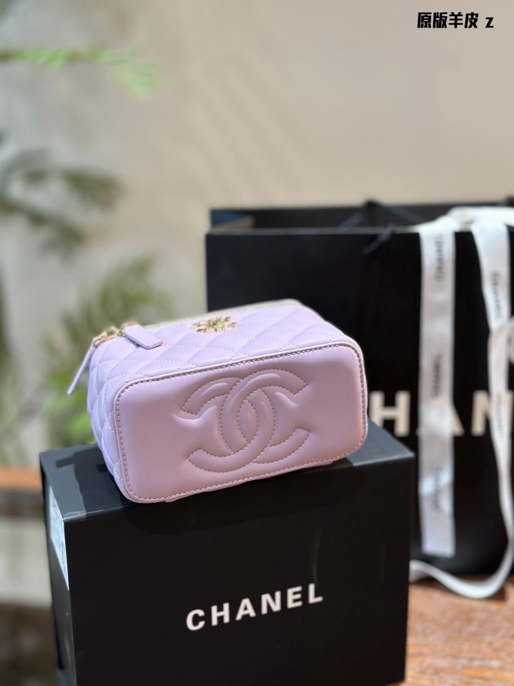 Chanel CC hand box bag