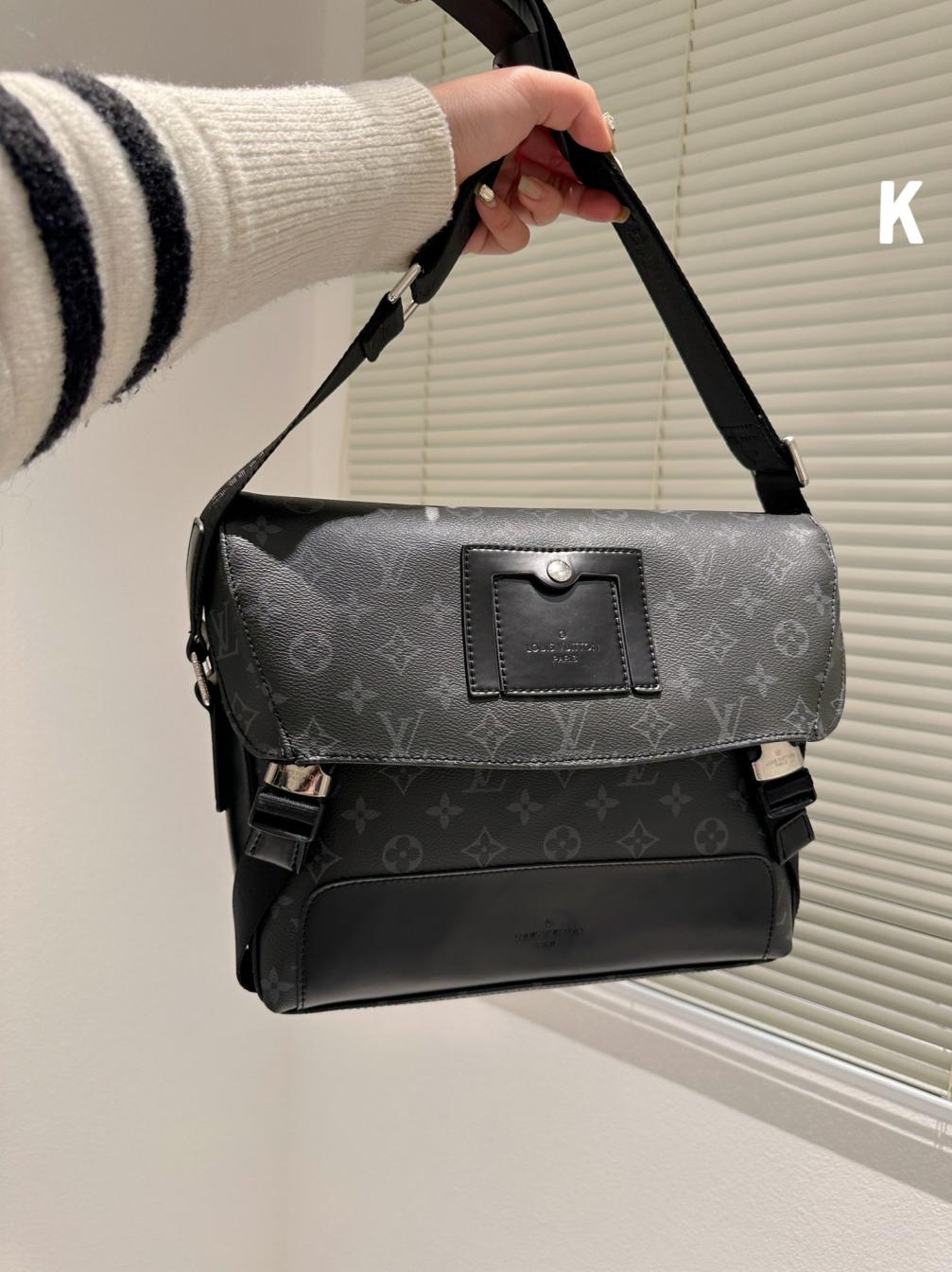 LV Louis Vuitton men BAG 131195