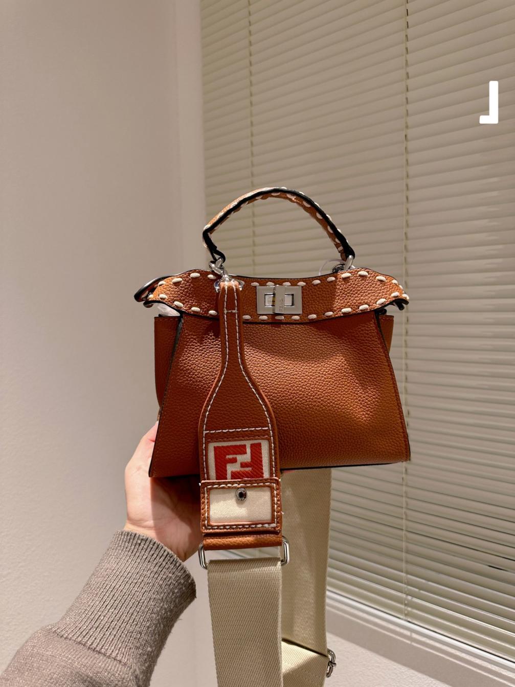 Fendi Peekaboo hand bag 131448