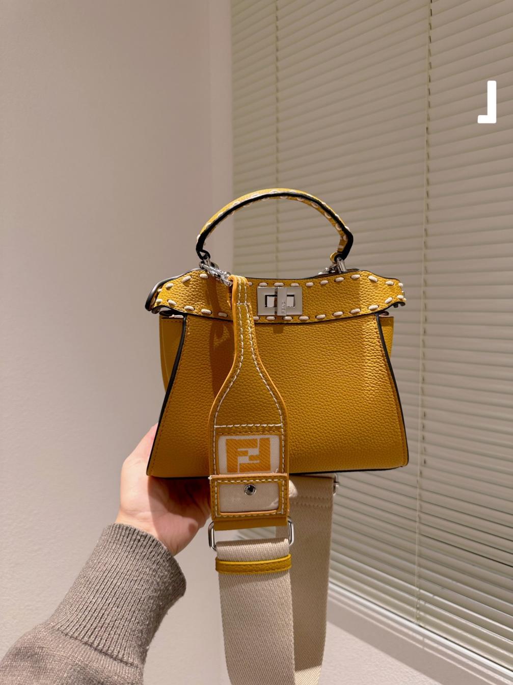 Fendi Peekaboo hand bag 131448
