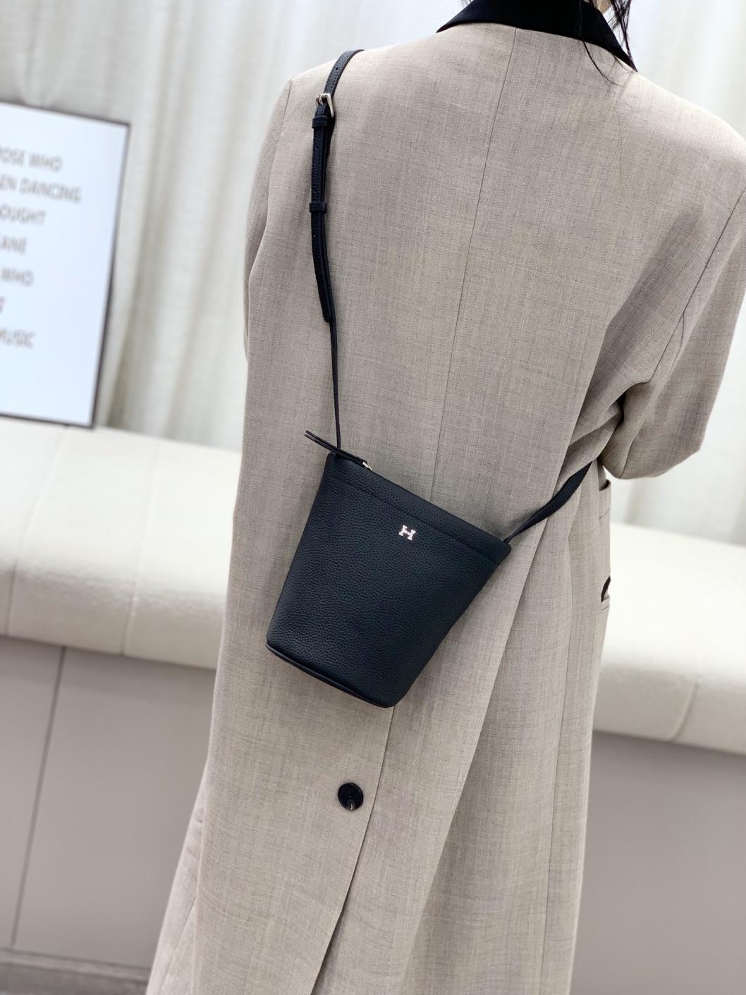 Hermes togo bucket bag 2205