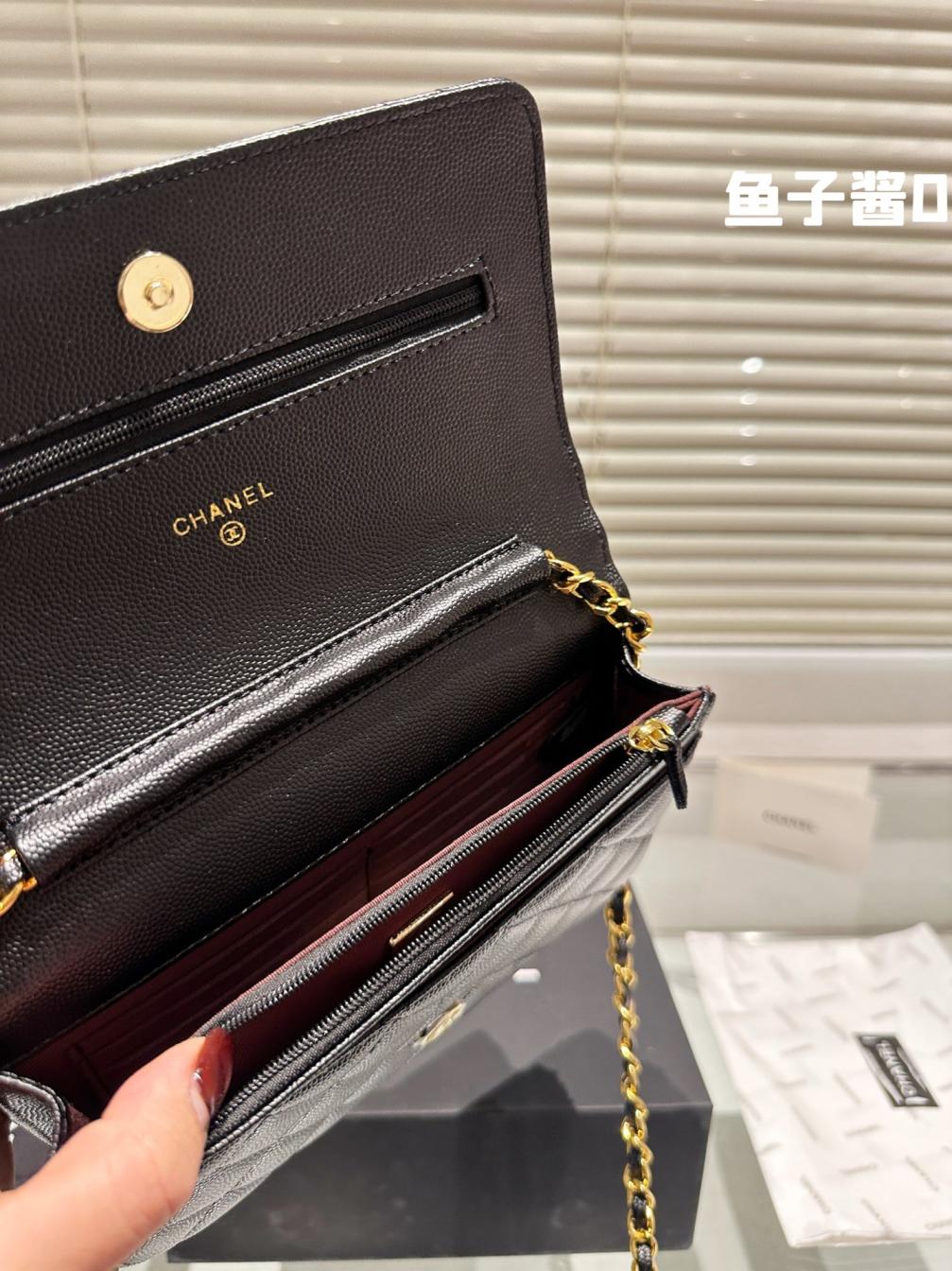Chanel Classic lambskin woc bag 133831