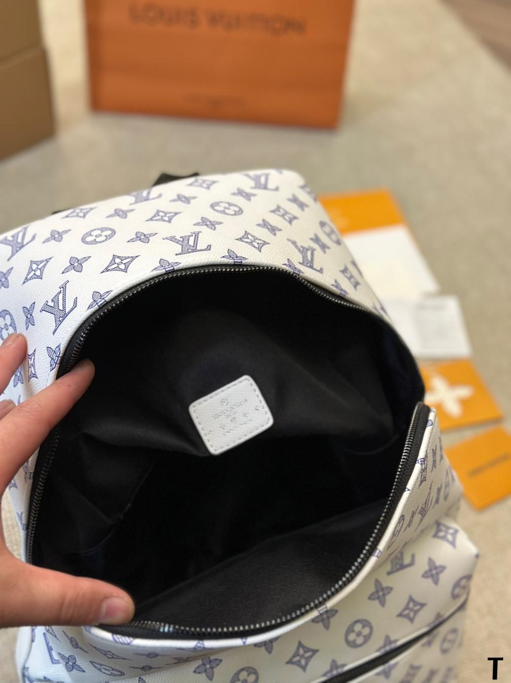 LV Discovery M43186 men backpack