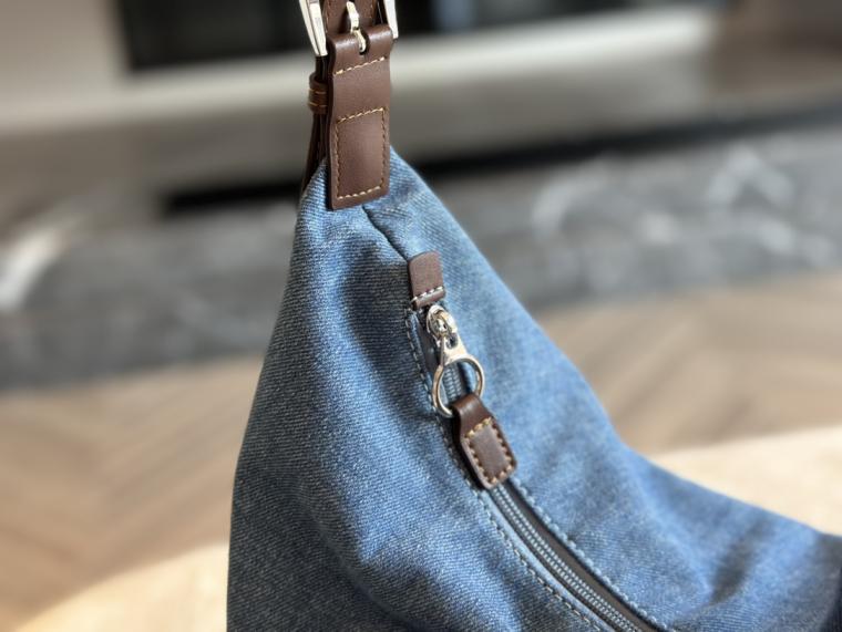 Prada hobo handbag 134162