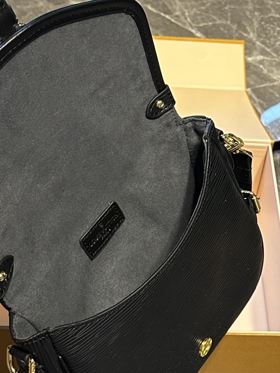 LV saumur bb bag
