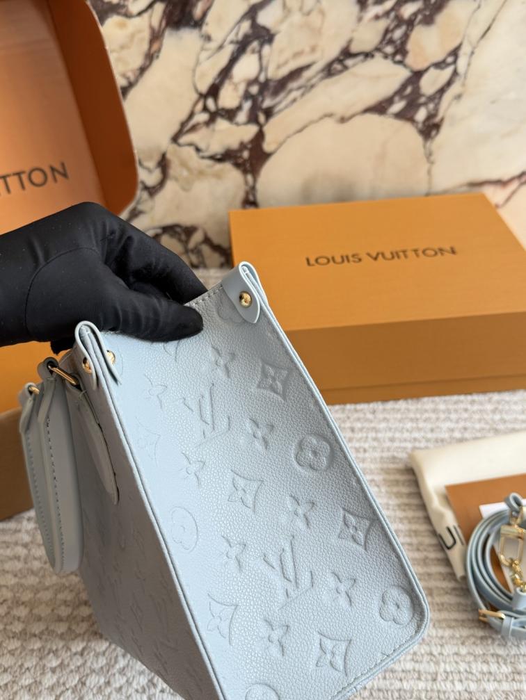 LV Louis Vuitton handbag Onthego Monogram Small