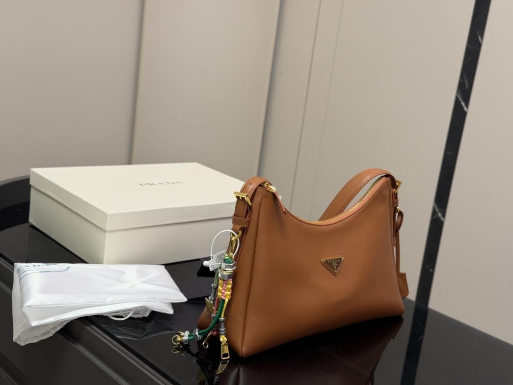 Prada Bonnie hand bag