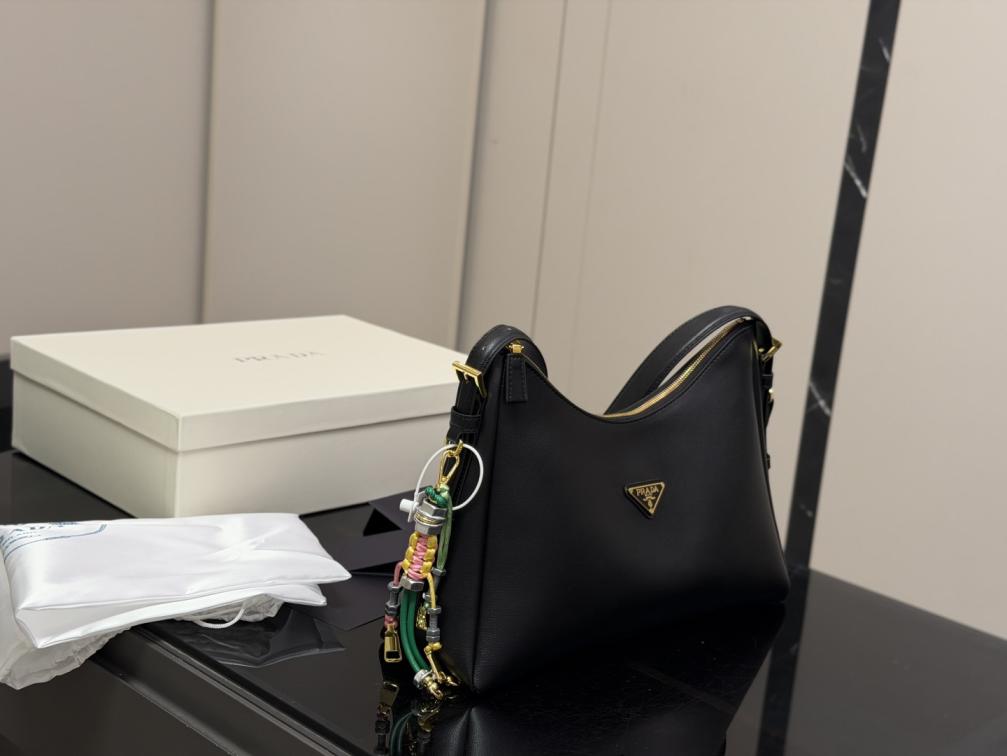 Prada Bonnie hand bag
