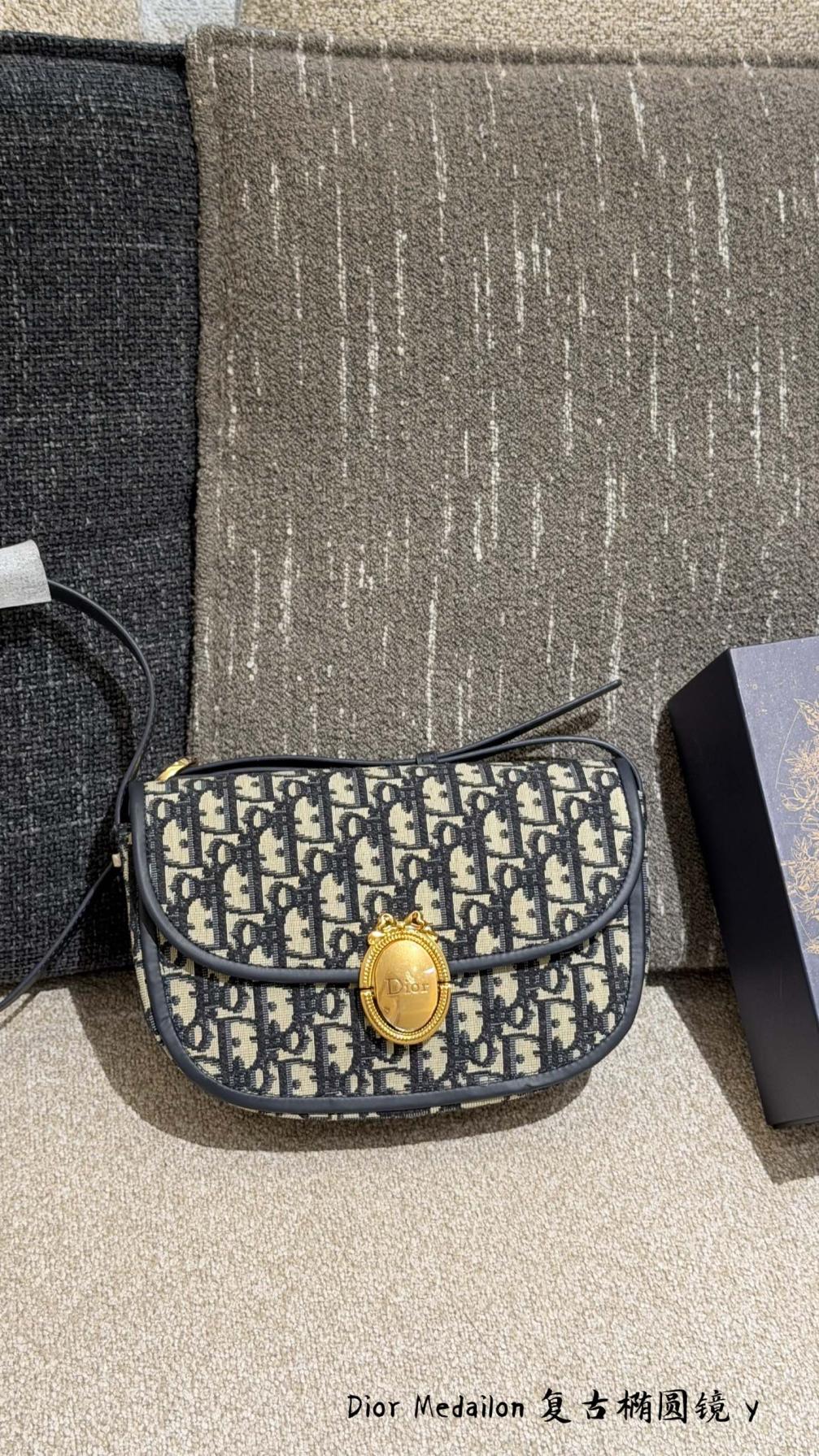 Dior Médaillon 2026 Oblique bag