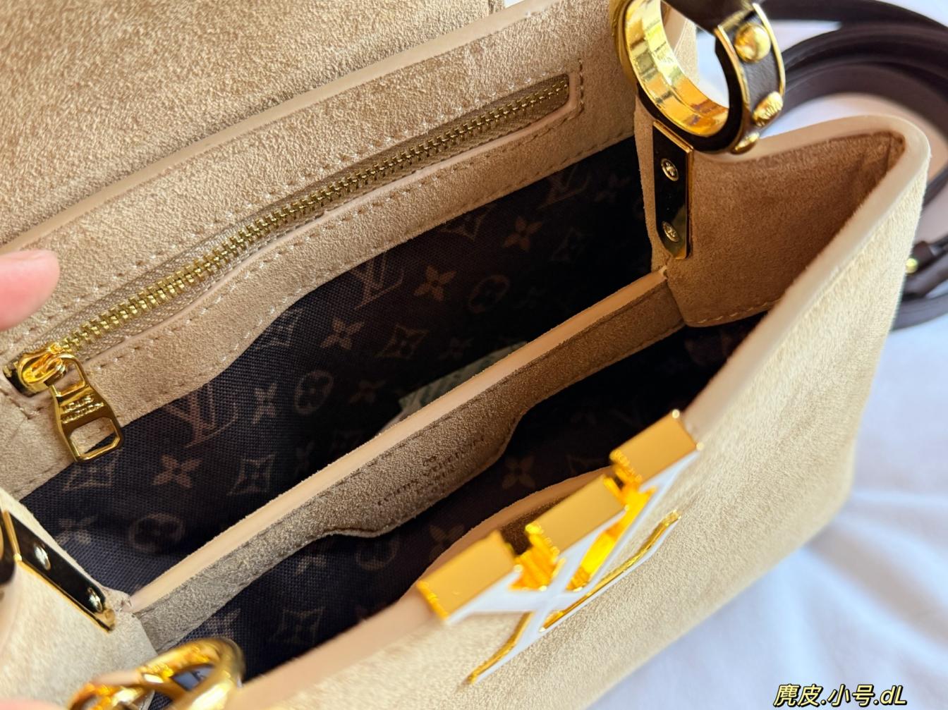 LV Louis Vuitton Capucines hand bag